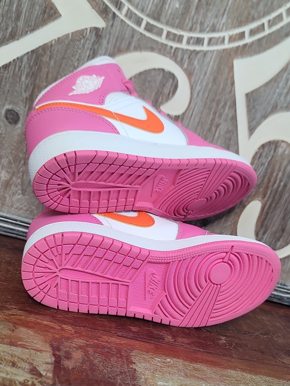 🔥🔥 Nike Air Jordan 1 Mid Retro 'Pinksicle Orange' Wmns 5.5, Good/Like New - Picture 13 of 16
